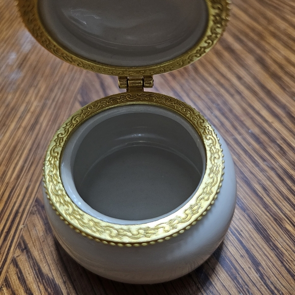 Vintage Flower Top Trinket Box - Picture 4 of 4